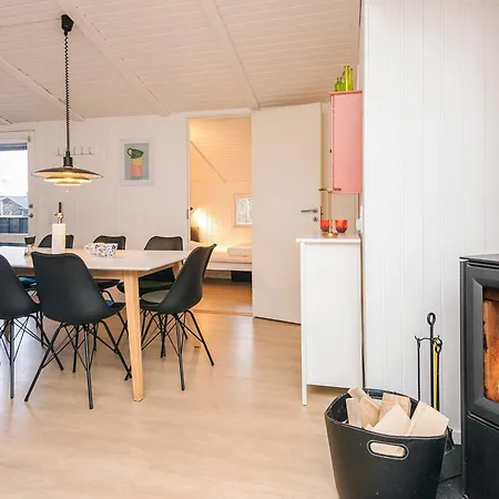 9 Person In Lokken-by Traum