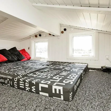 9 Person In Lokken-by Traum *