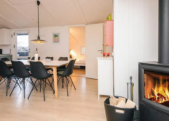 9 Person In Lokken-by Traum
